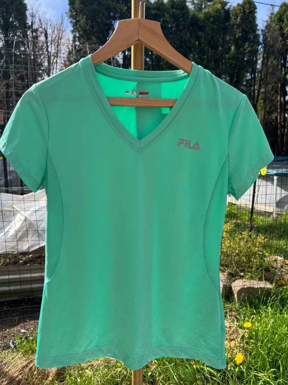 FILA Mint Green V-Neck Short Sleeve Performance Tee size M